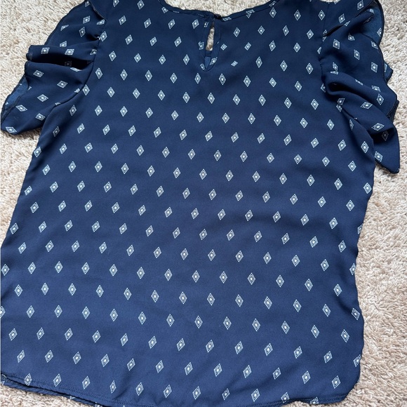 Chic Navy Patterned Blouse - Picture 4 of 6